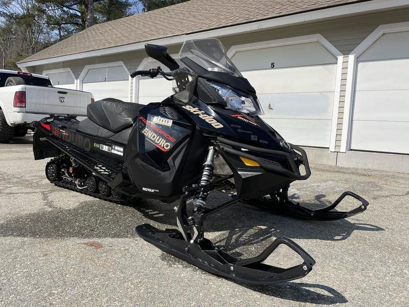 2017 Ski-Doo Renegade® Enduro ROTAX® 1200 4-TEC Ice Ripper XT